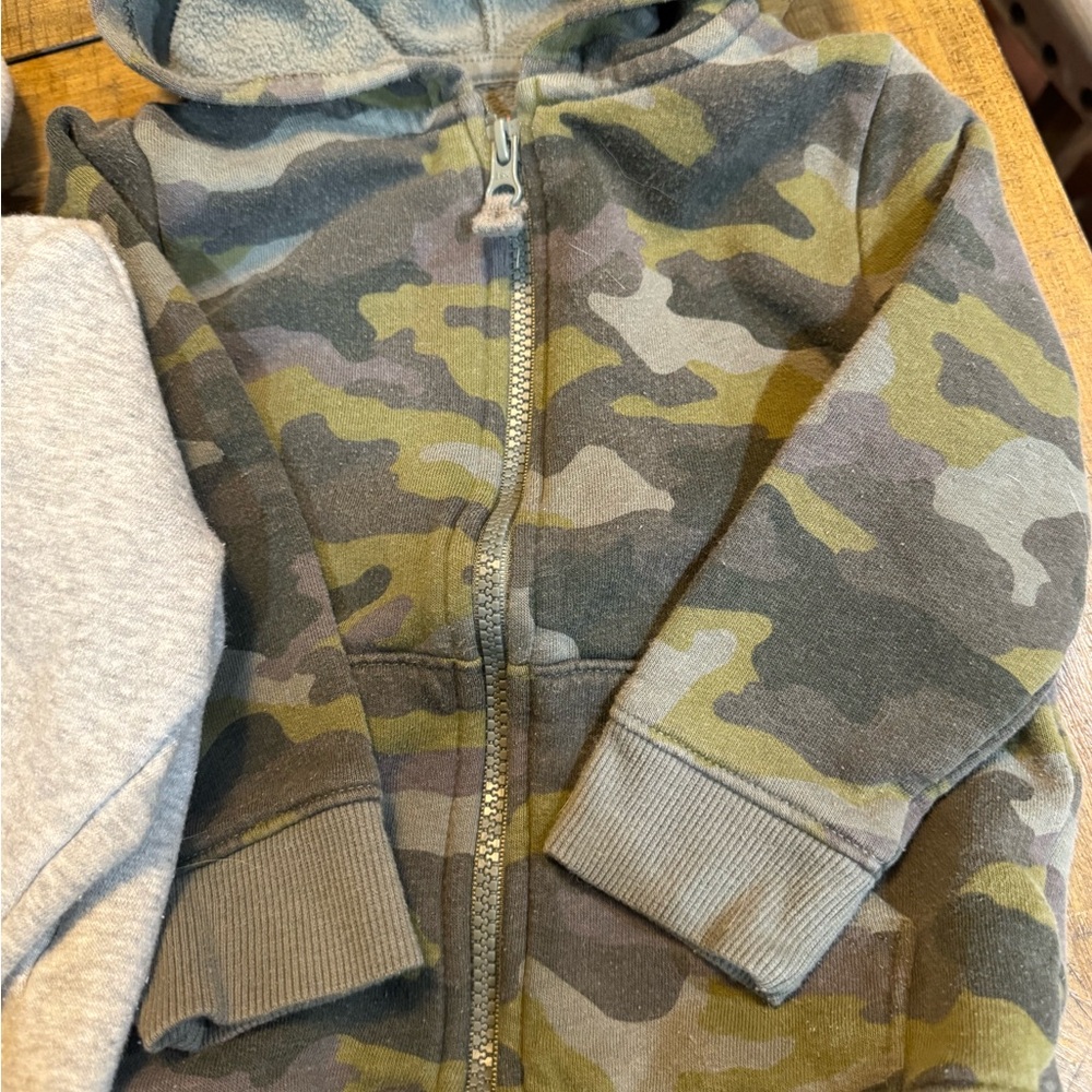 Four Outfit Bundle With Three Full Zip Hoodies Great For Play Time 18-24 (2T) - Picture 10 of 16
